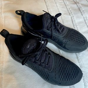 Women’s Nike AirMax 270 shoes Black - size 8.5